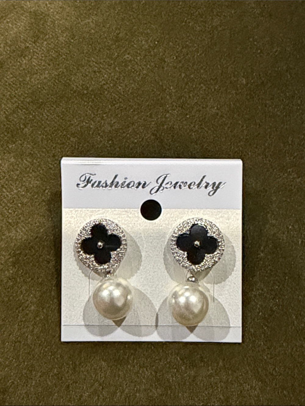 Fashion Jewelry Black and White Clover Pearl Drop Earrings